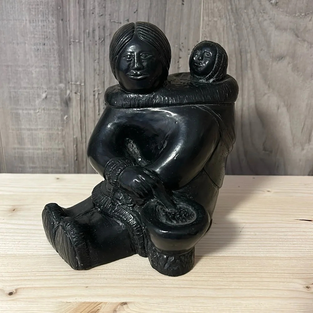 💕Vintage A WOLF ORIGINAL Mother & Child Carved Sculpture Statue Inuit
